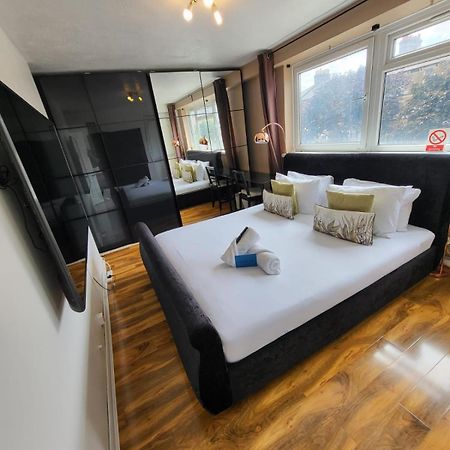 런던 R3 Superking Sized Bed & 75" Tv On The Wall In Clapham 아파트 외부 사진