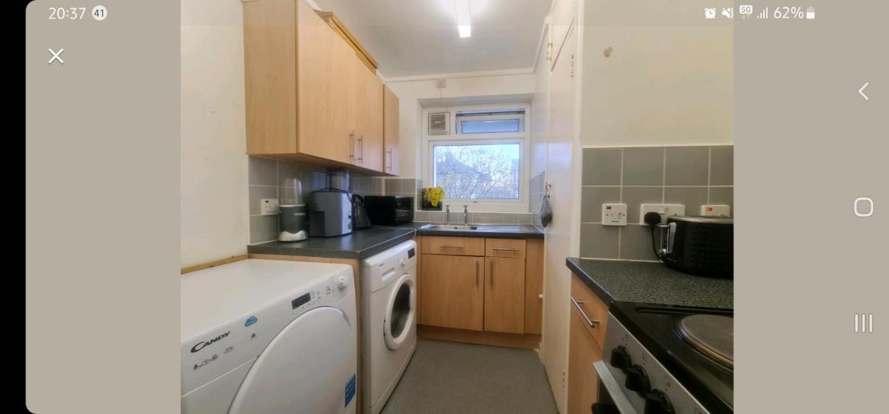 런던 R3 Superking Sized Bed & 75" Tv On The Wall In Clapham 아파트 외부 사진