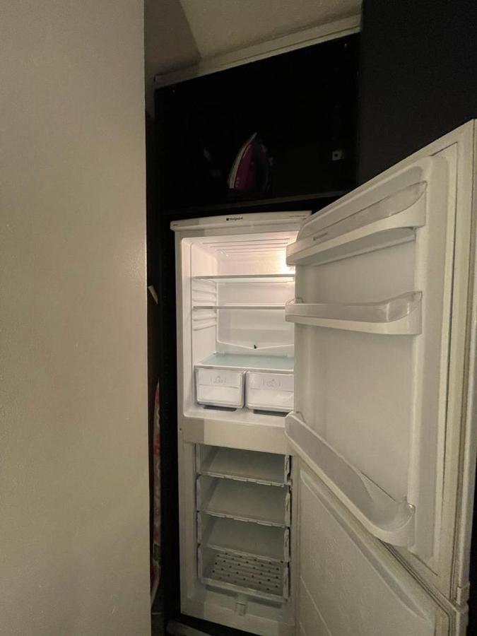 런던 R3 Superking Sized Bed & 75" Tv On The Wall In Clapham 아파트 외부 사진