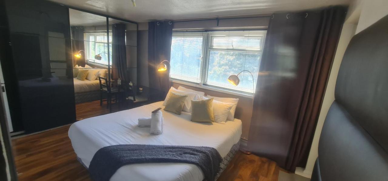 런던 R3 Superking Sized Bed & 75" Tv On The Wall In Clapham 아파트 외부 사진