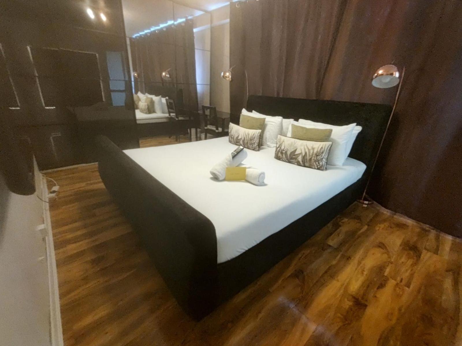 런던 R3 Superking Sized Bed & 75" Tv On The Wall In Clapham 아파트 외부 사진